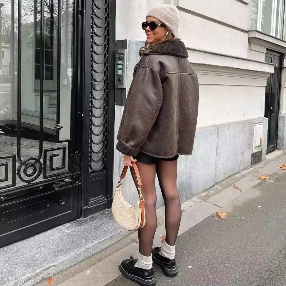 De Trendy Jassen die Je Dit Seizoen Niet Mag Missen: Stijlvol en Warm