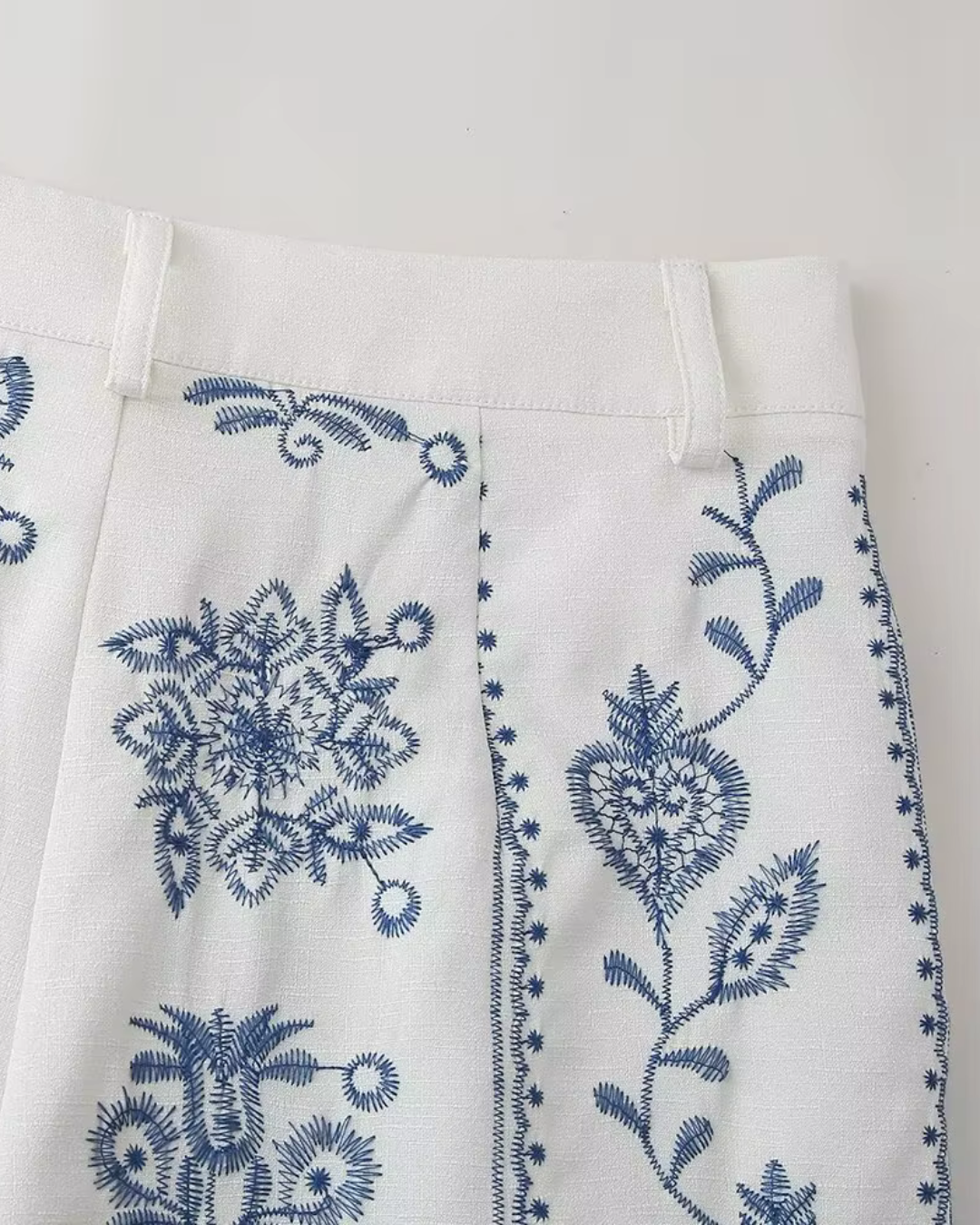 Witte Linnen Broek met Blauwe Borduurwerk voor Dames