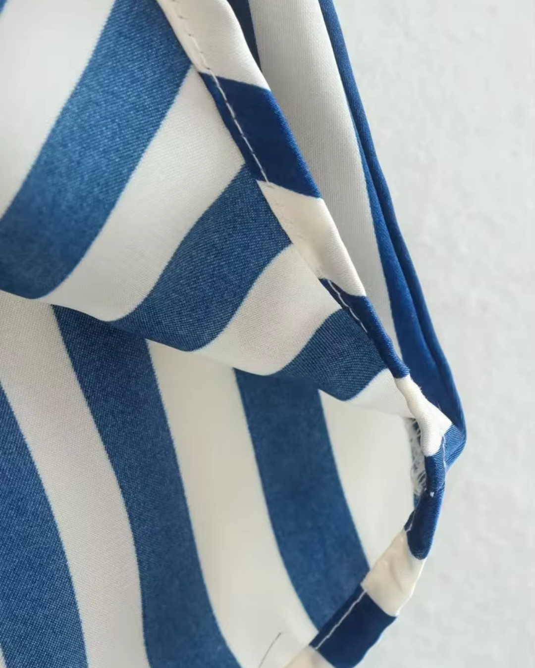 Blauw-Wit Gestreepte Satijnen Blouse voor Dames