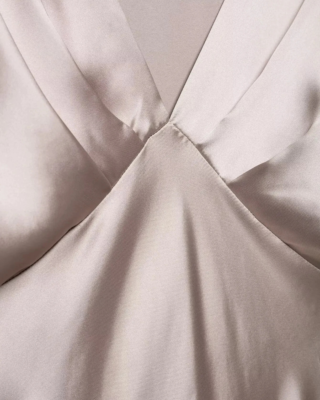 Elegante Midi Jurk met V-Hals en Plooi Details voor Dames