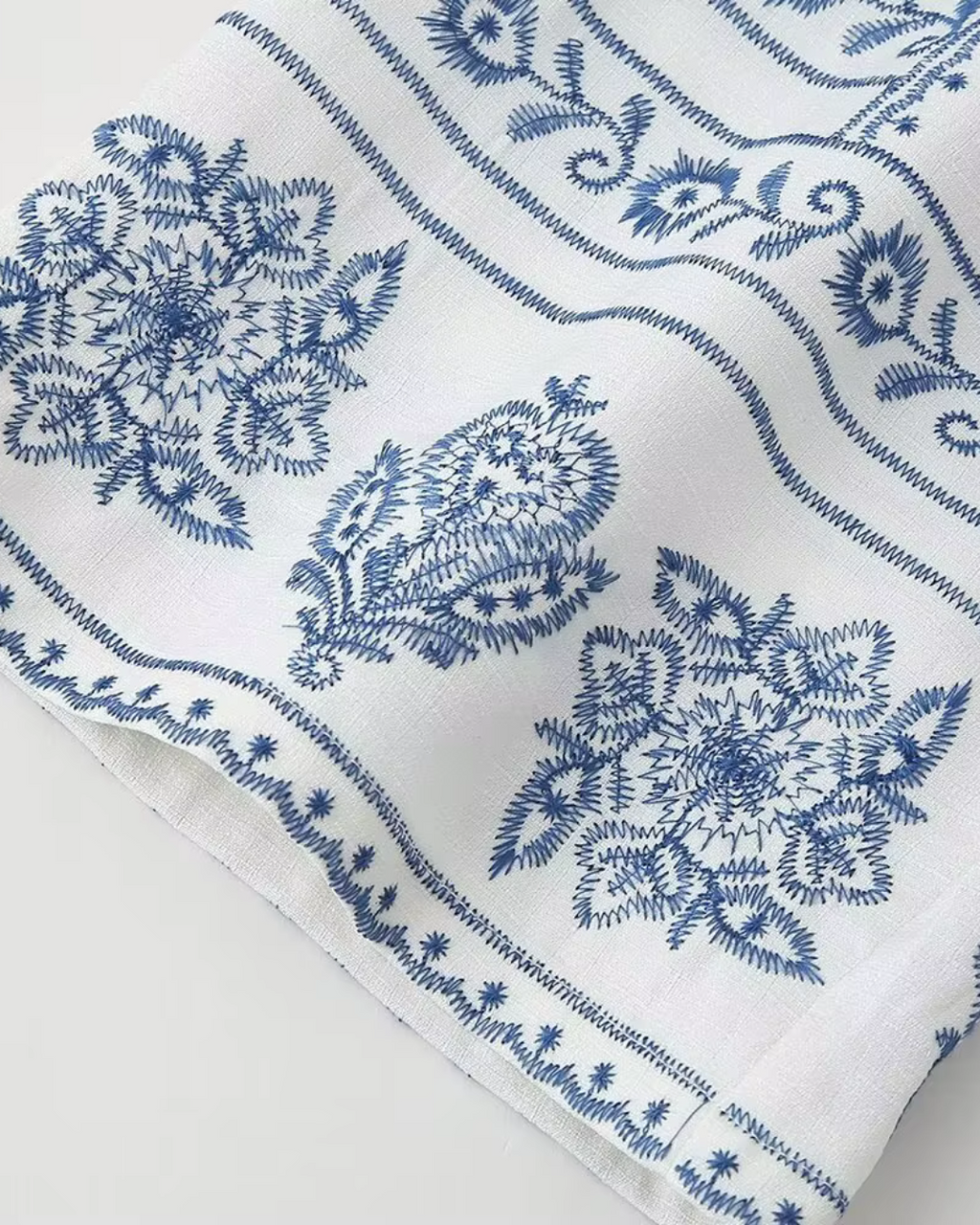 Witte Linnen Broek met Blauwe Borduurwerk voor Dames