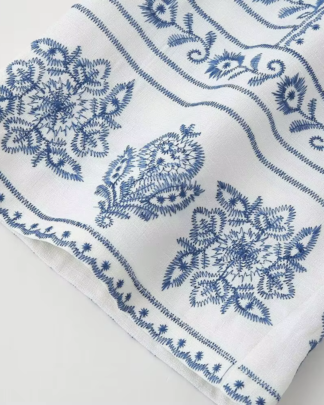 Witte Linnen Broek met Blauwe Borduurwerk voor Dames