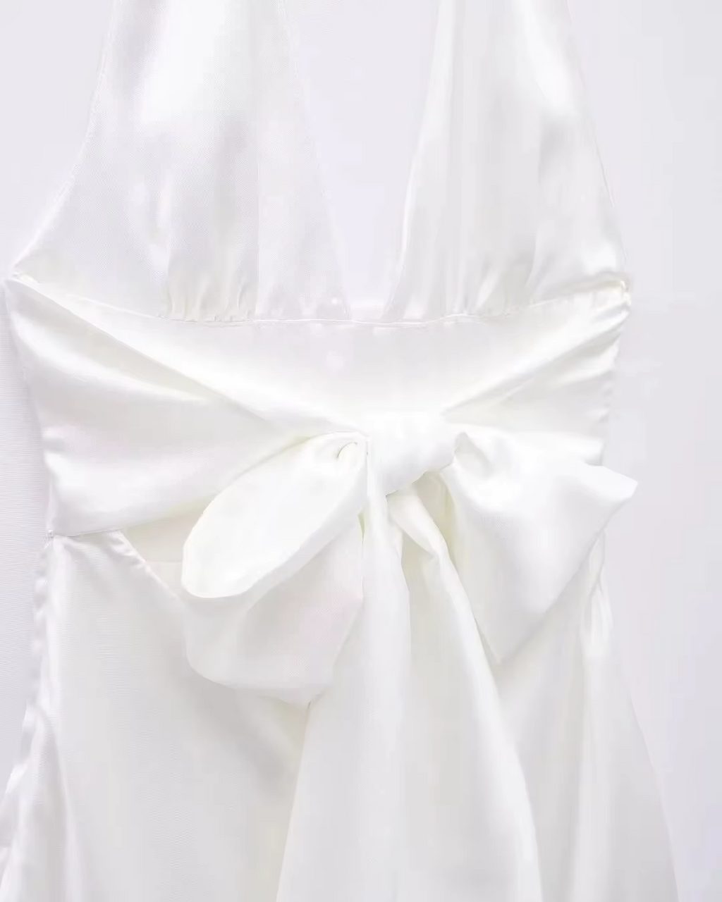 Satijnen Halter Mini-Jurk met Rugstrik voor Dames