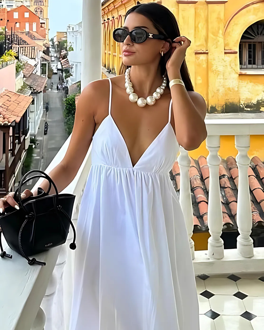 Witte Elegante Halterjurk met V Hals en Spaghettibandjes