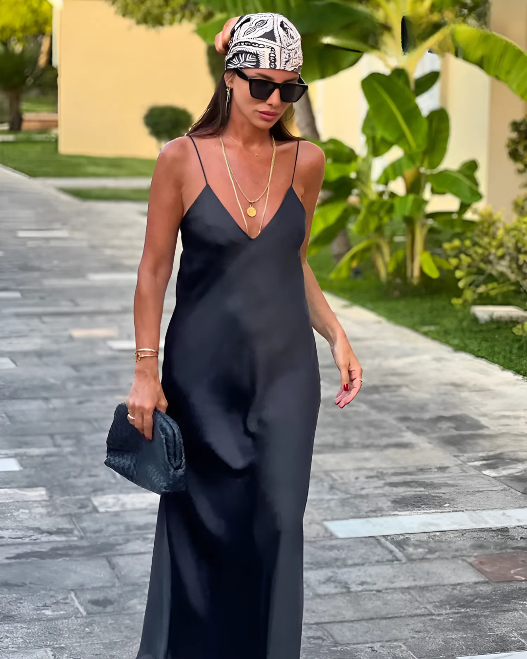 Satijnen Lange Zwarte Jurk met Spaghetti Bandjes voor Dames