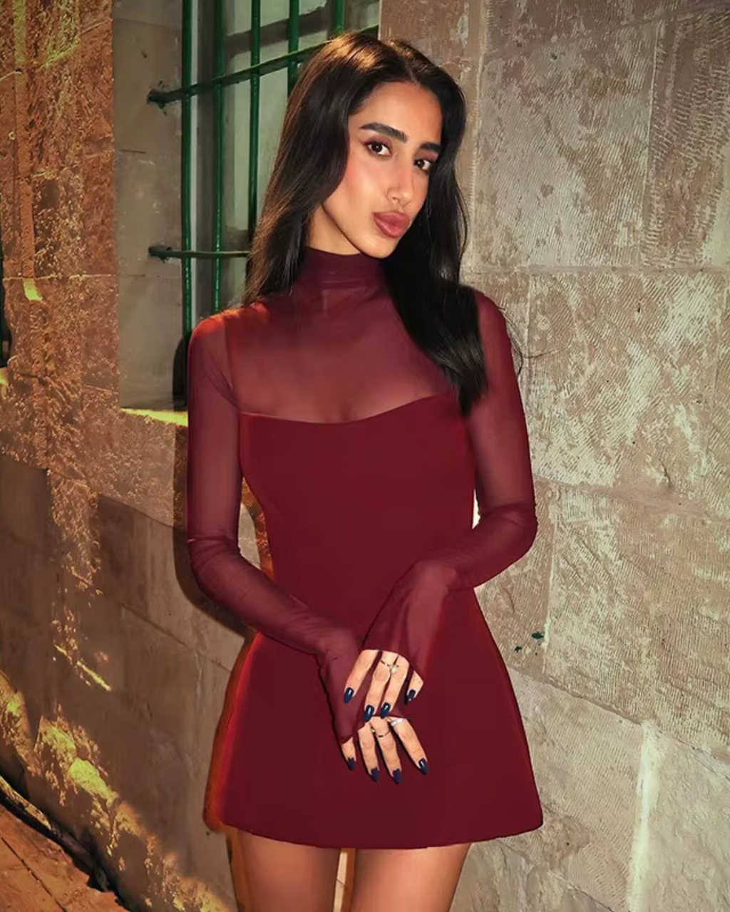 Bordeaux Rode Elegante Dames Jurkje met Doorzichtige Mouwen en Hals