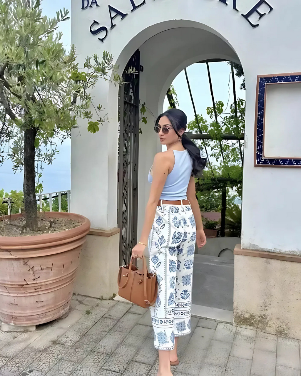 Witte Linnen Broek met Blauwe Borduurwerk voor Dames