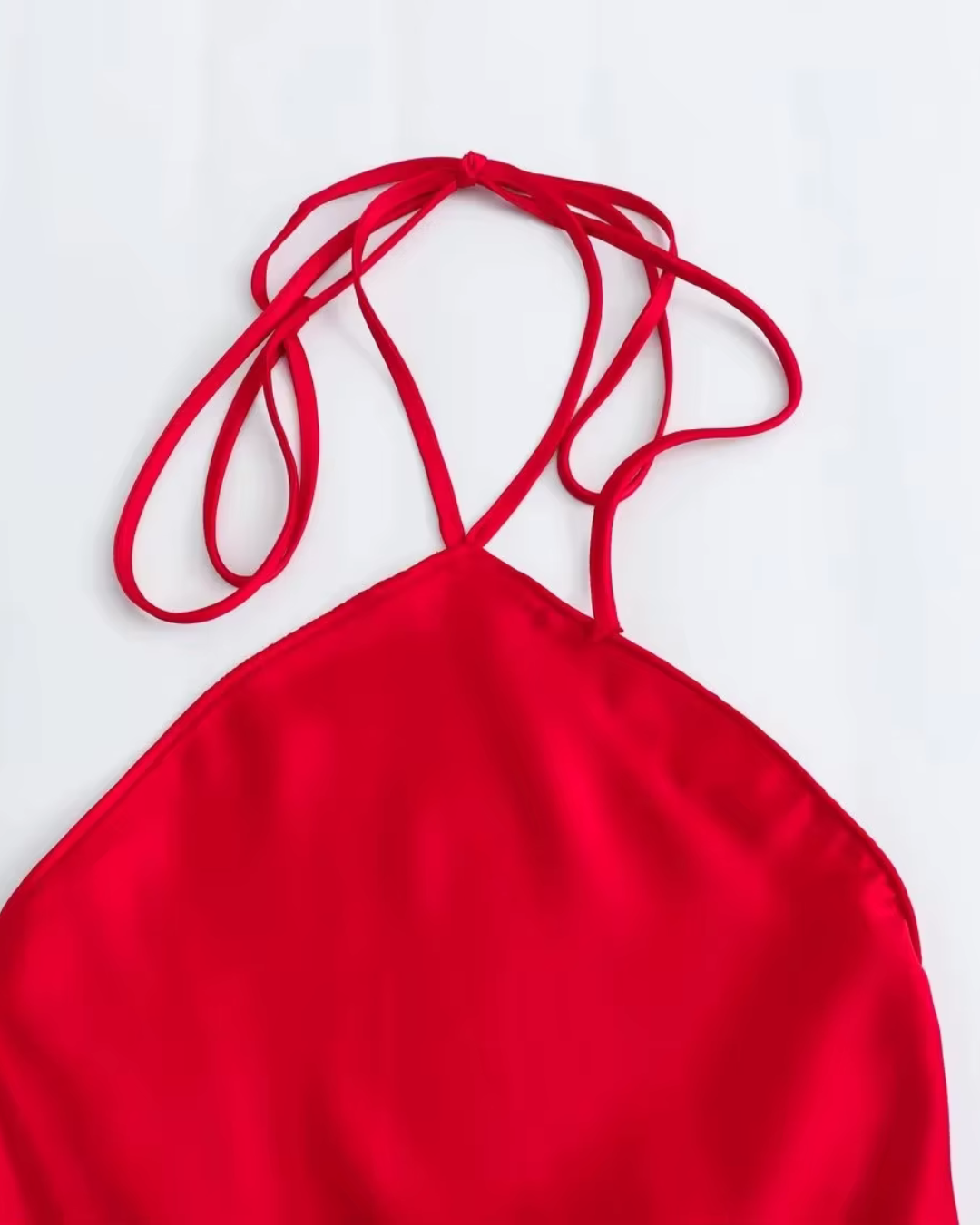 Rode Halterjurk met Open Rug en Off Shoulder voor Dames