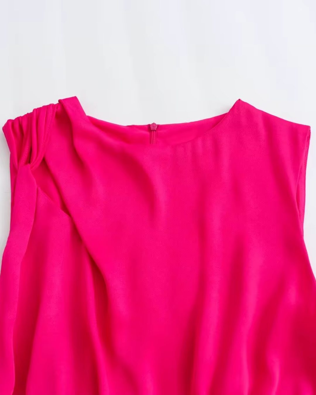 Satijnen Mouwloze Jurk met Ruches en Split voor Dames