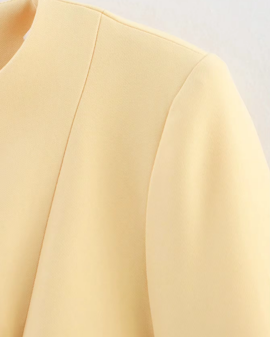 Casual Botergeel Jasje met O-Hals en Knoopjes voor Dames