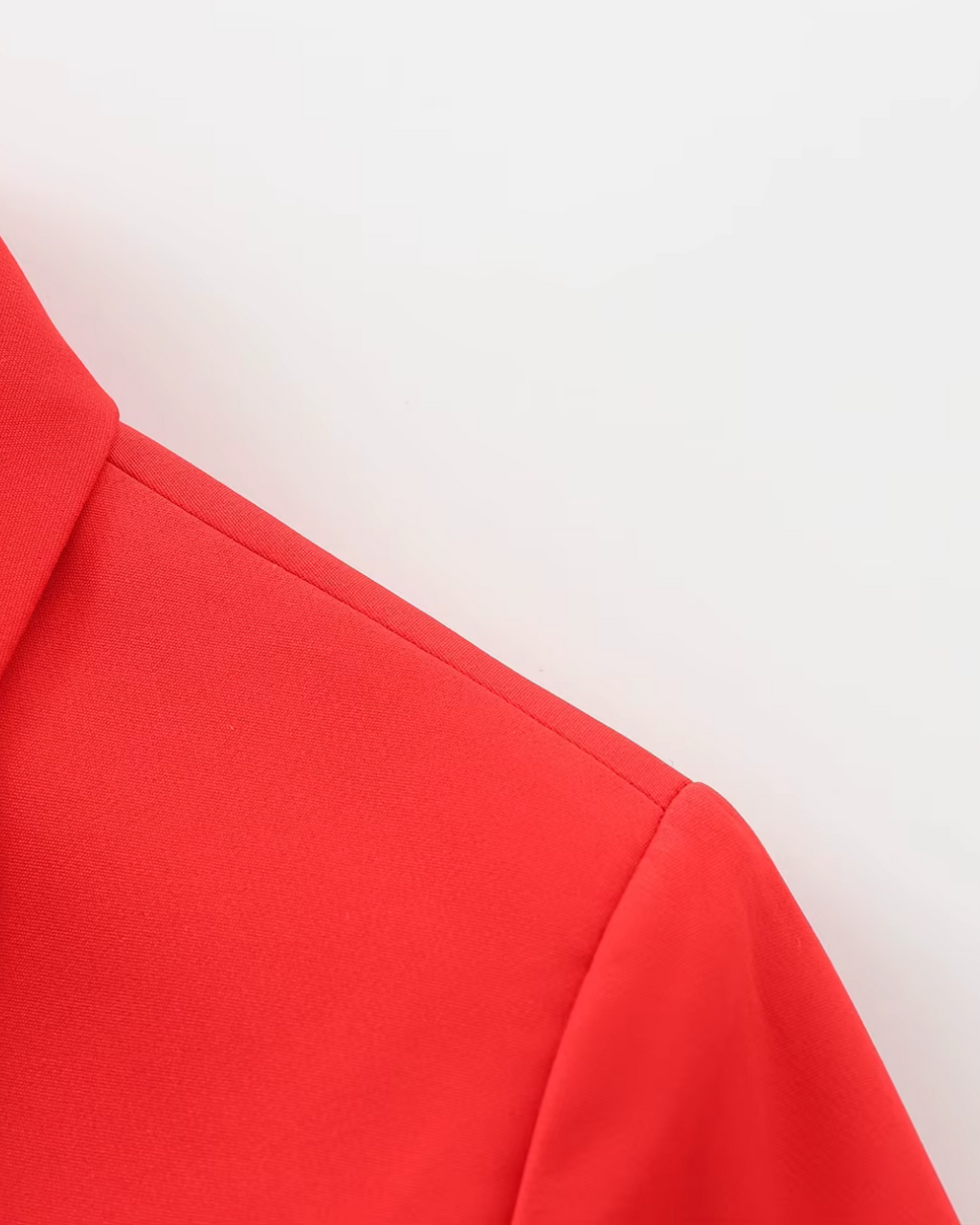 Elegante Rode Korte Jas met Revers en Knopen voor Dames