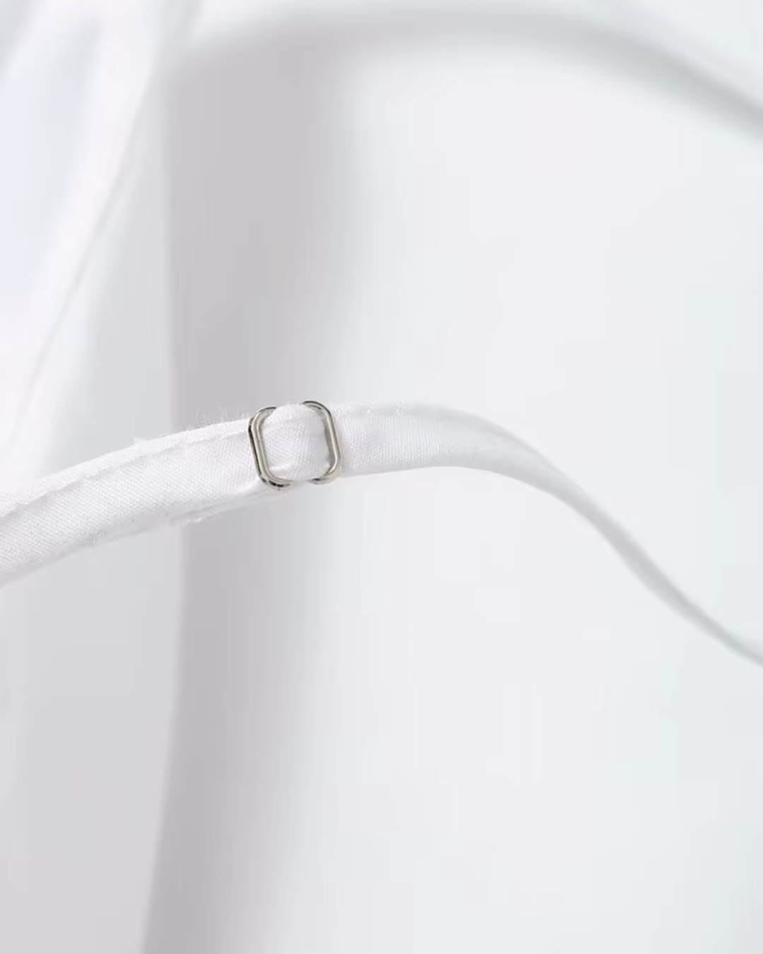 Witte Elegante Halterjurk met V Hals en Spaghettibandjes