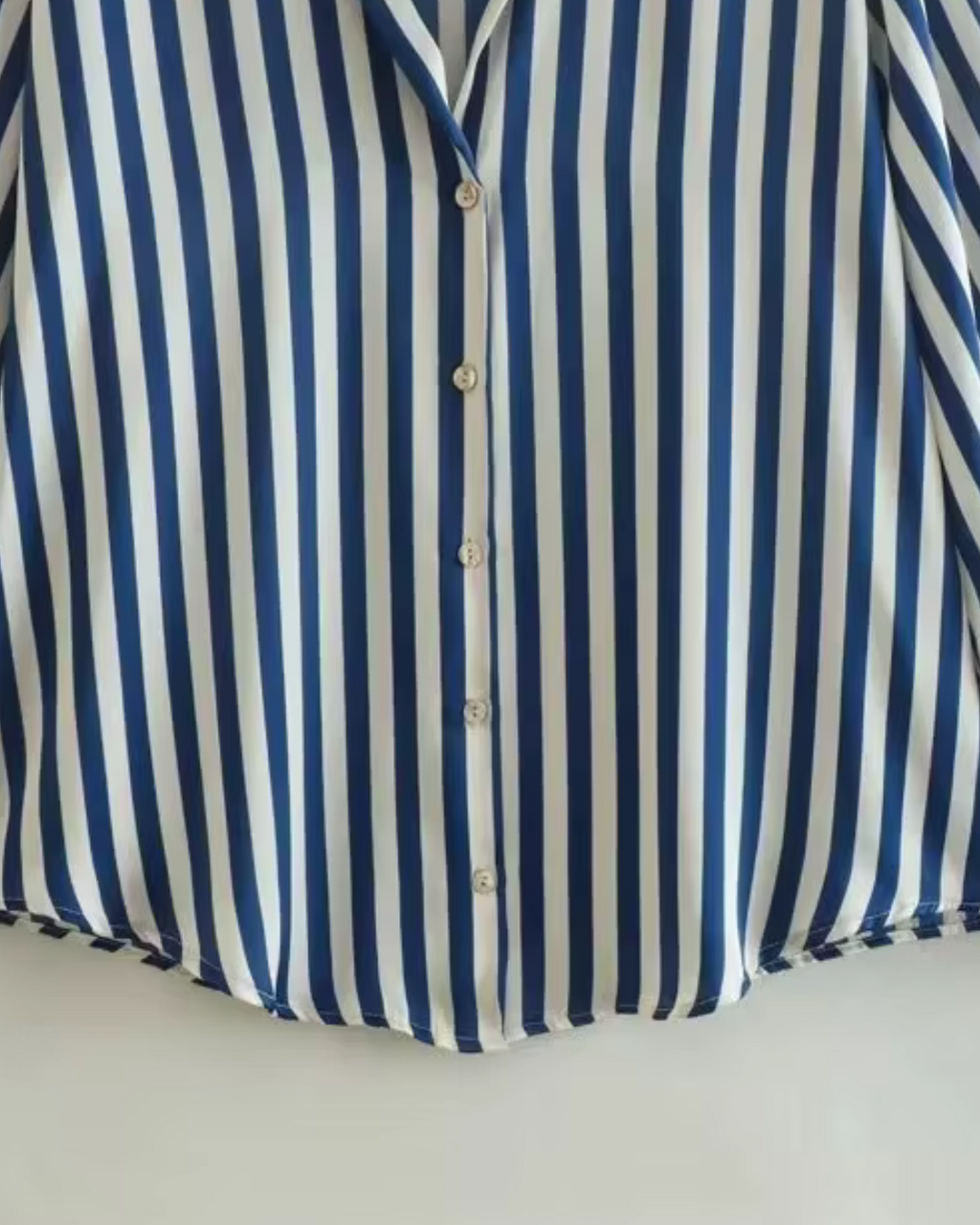 Blauw-Wit Gestreepte Satijnen Blouse voor Dames