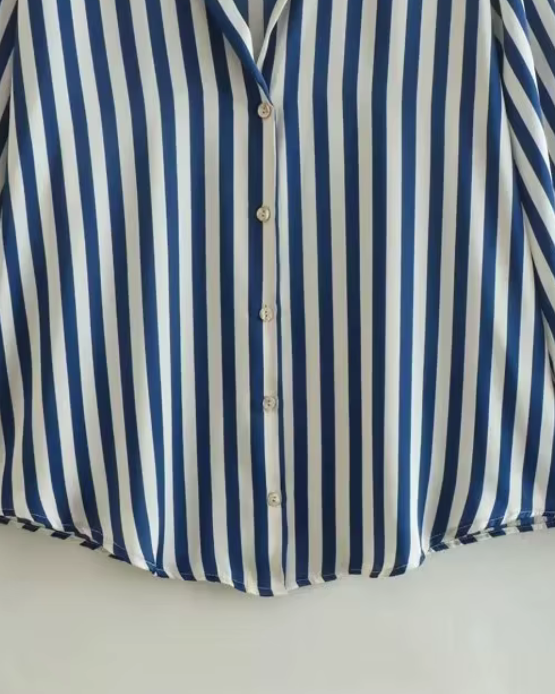 Blauw-Wit Gestreepte Satijnen Blouse voor Dames