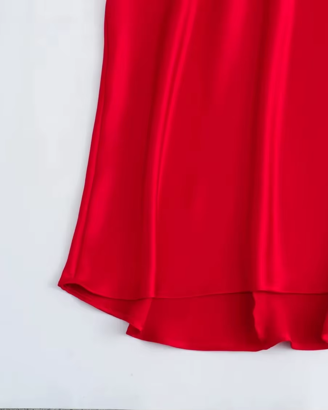 Rode Halterjurk met Open Rug en Off Shoulder voor Dames