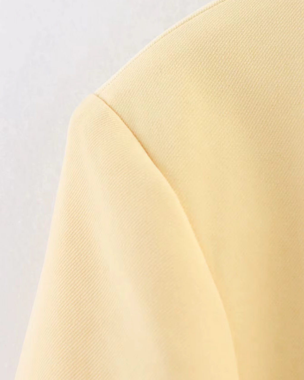 Casual Botergeel Jasje met O-Hals en Knoopjes voor Dames