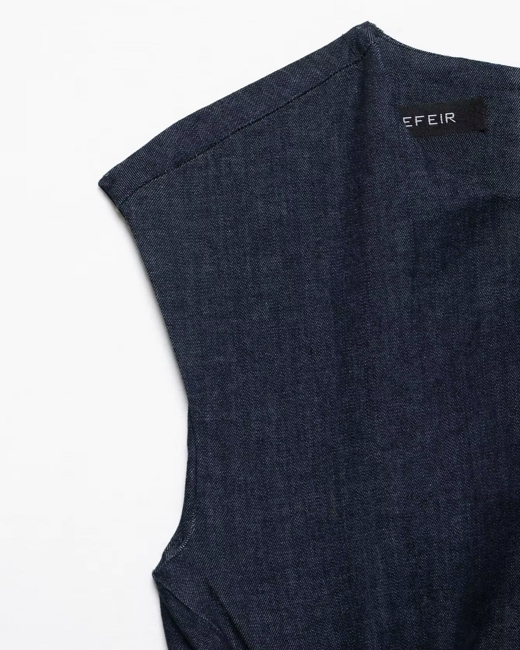 Elegante Denim Midi Jurk Met Gouden Accenten en Split voor Dames