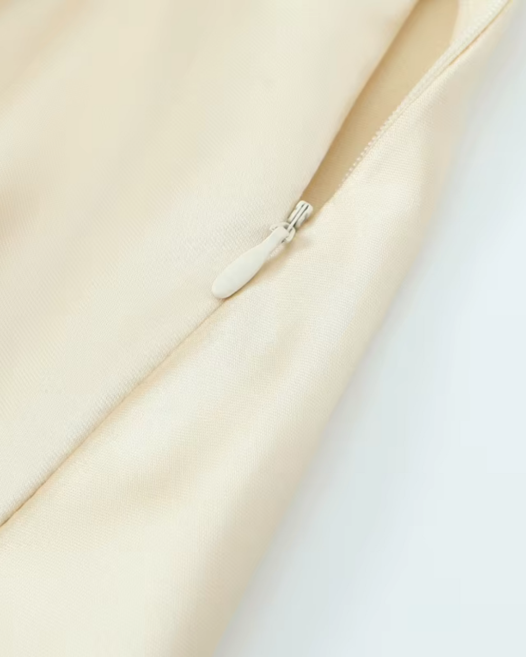 Beige Satijnen Midi Jurk Mouwloos en Backless voor Dames