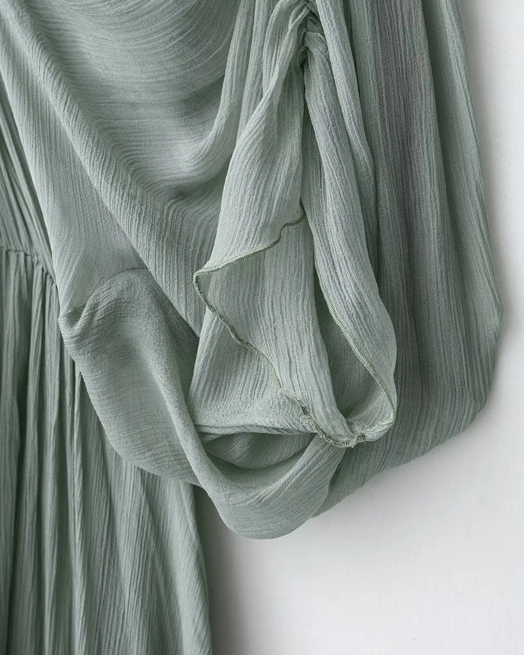 Lange V-hals Zomerjurk met Plooien en Korte Mouw voor Dames