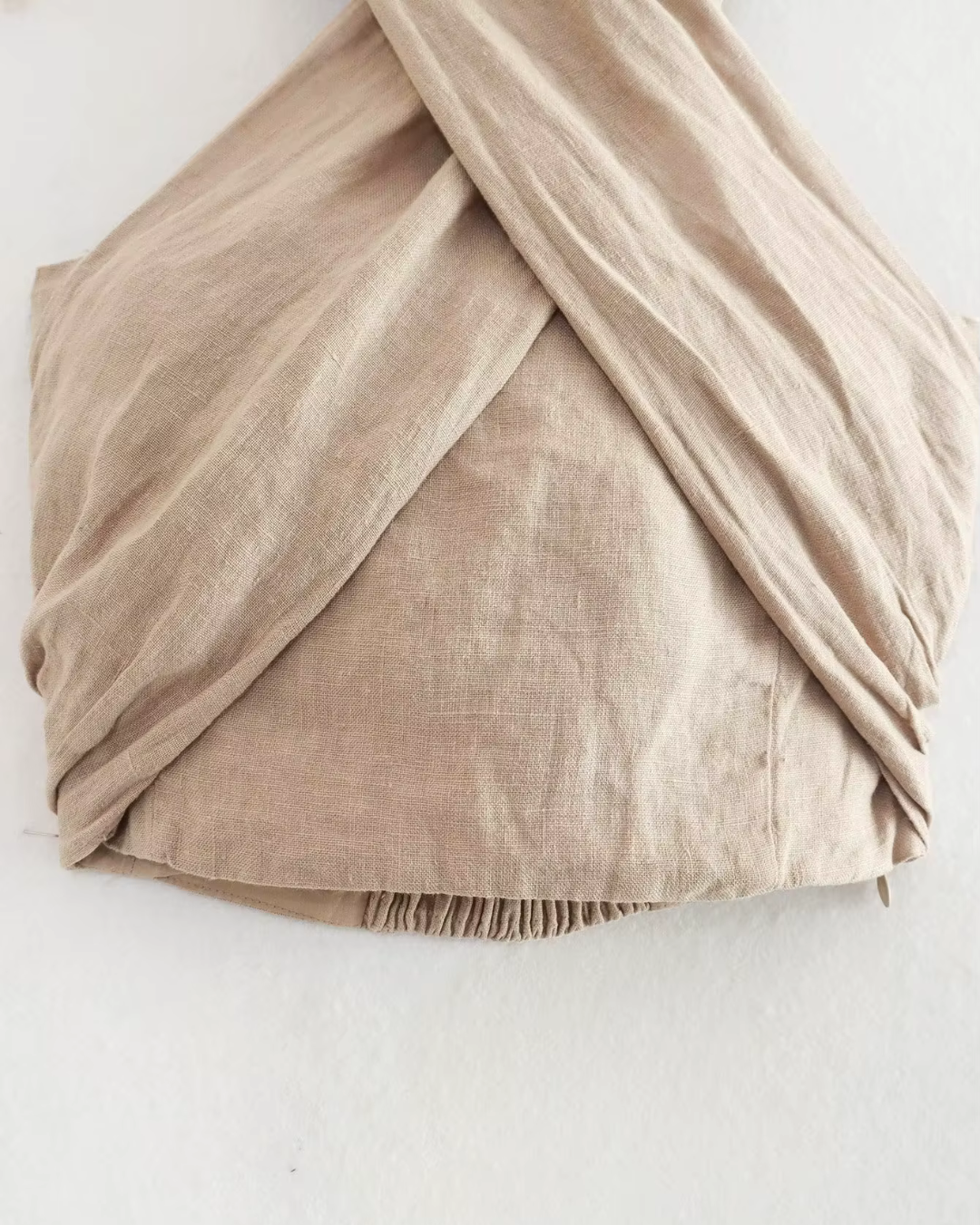 Elegante Rugloze Linnen Halter Crop Top voor Dames