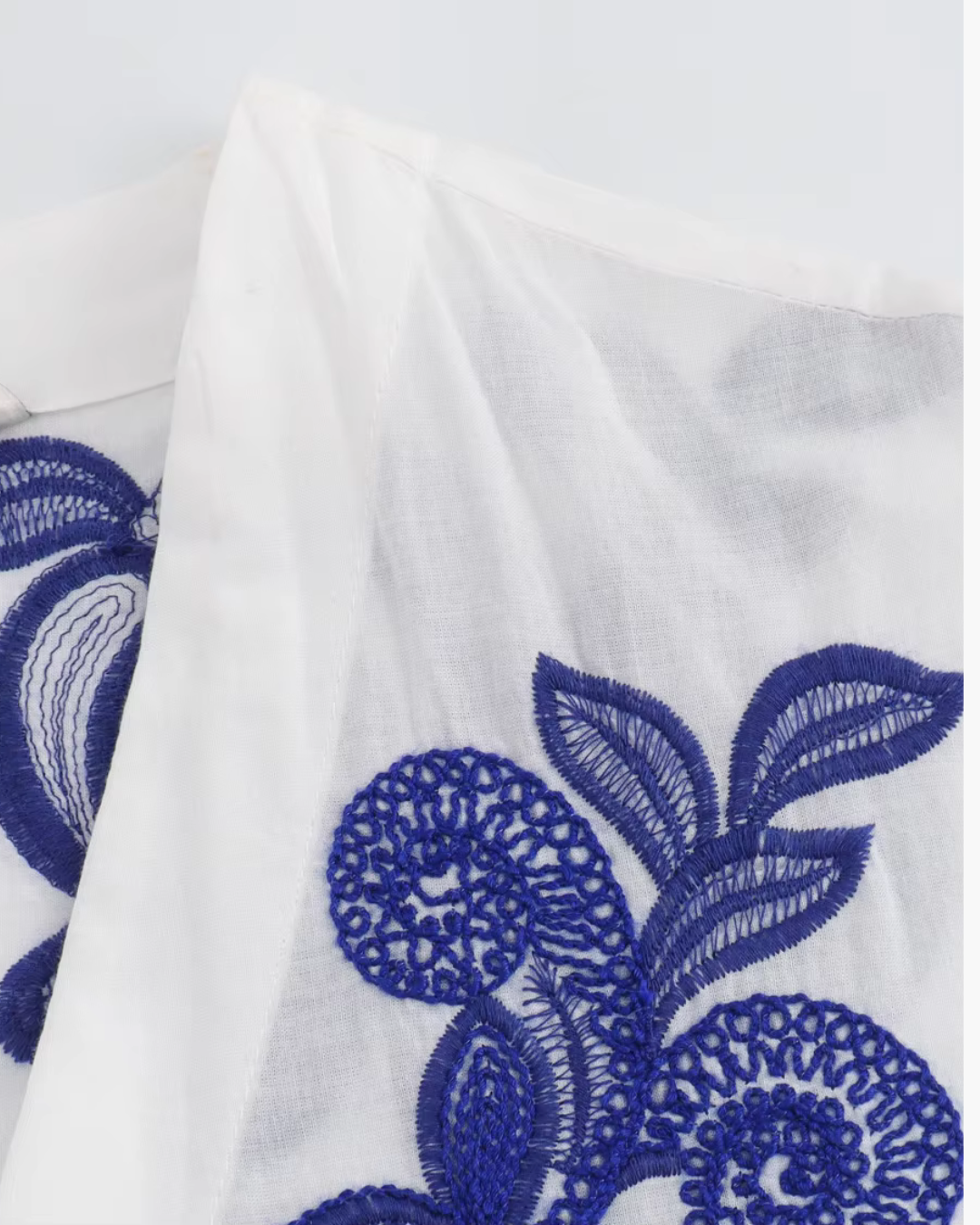 Witte Oversizede Top met Blauw Borduurwerk en Lange Rok voor Dames