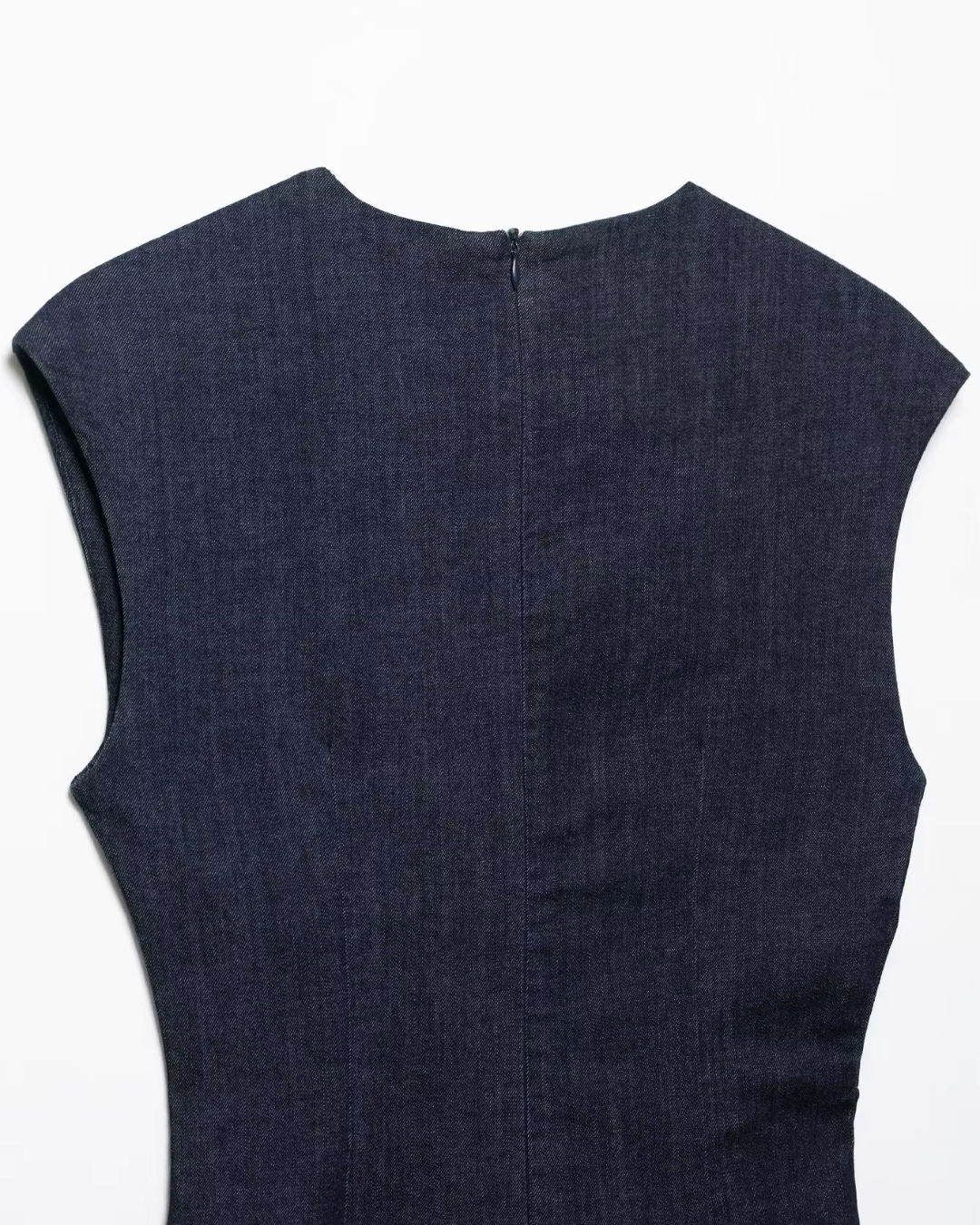 Elegante Denim Midi Jurk Met Gouden Accenten en Split voor Dames