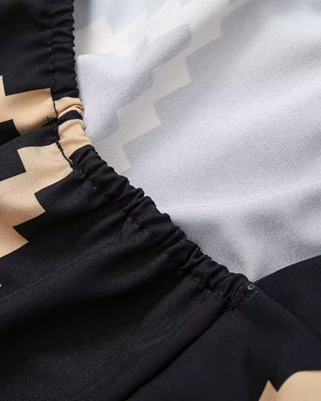 Elegante Rugloze Jurk met V Hals en Split Zomerstijl voor Dames