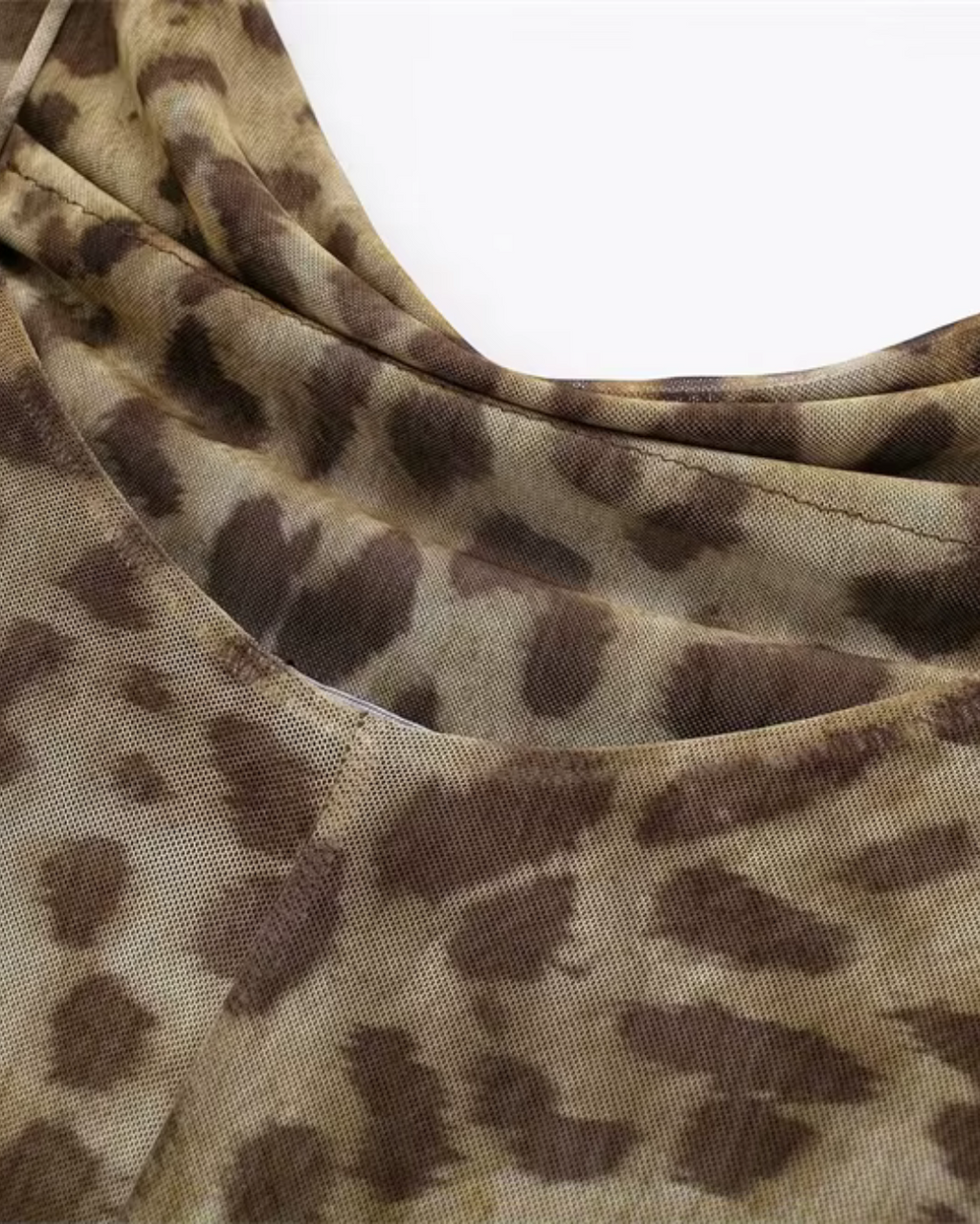 Vintage geïnspireerde dames maxi jurk met panterprint en een elegante open rug