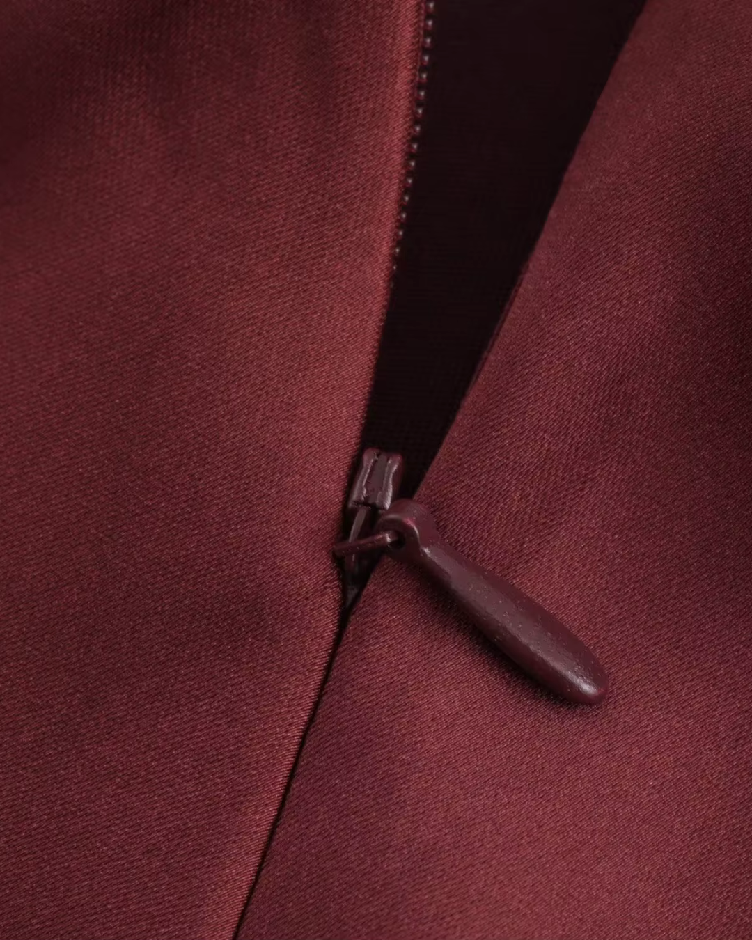 Rode Satijnen Halter Jurk met Open Rug voor Dames