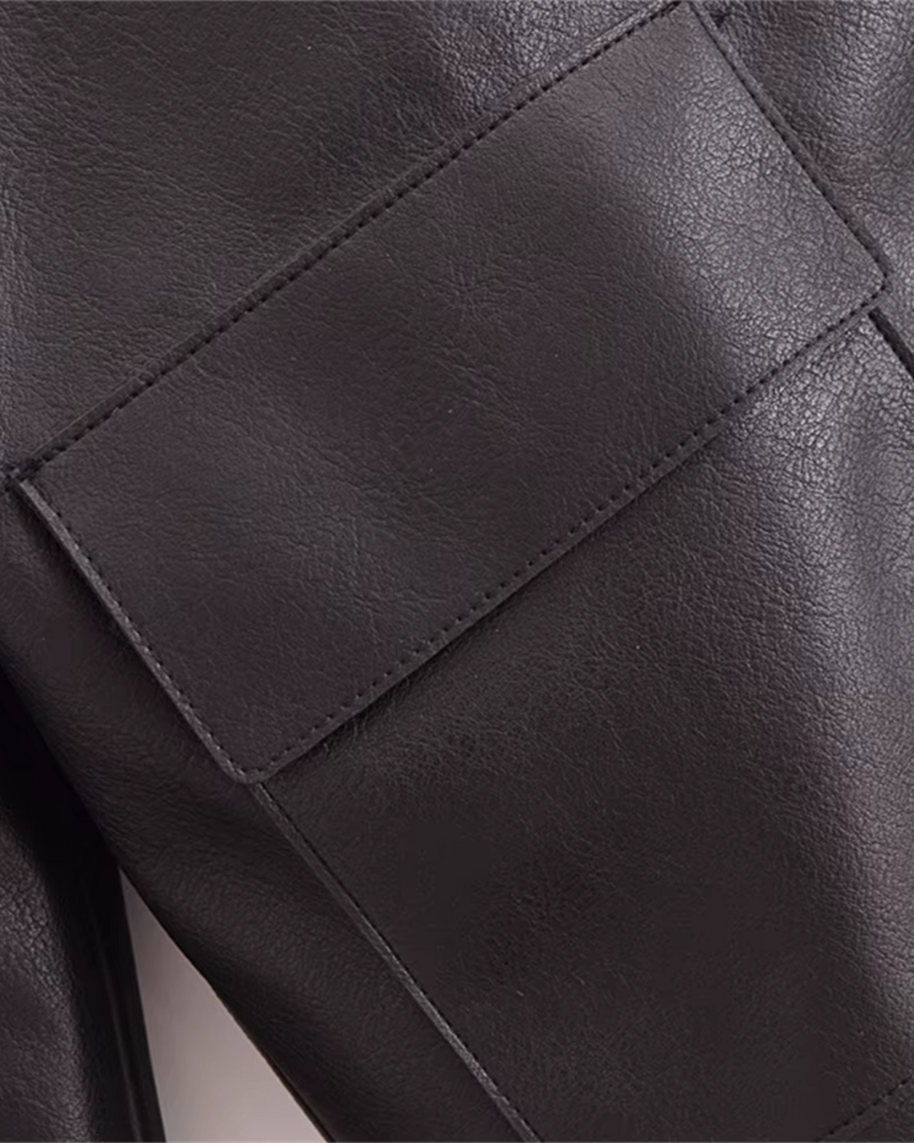 Stijlvolle Zwarte Diervriendelijke Leren Jas