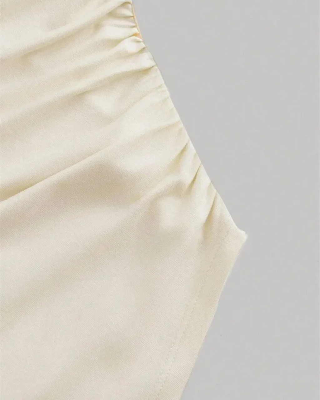 Slim Fit Flare T-shirt met Ronde Hals en Ruches voor Dames