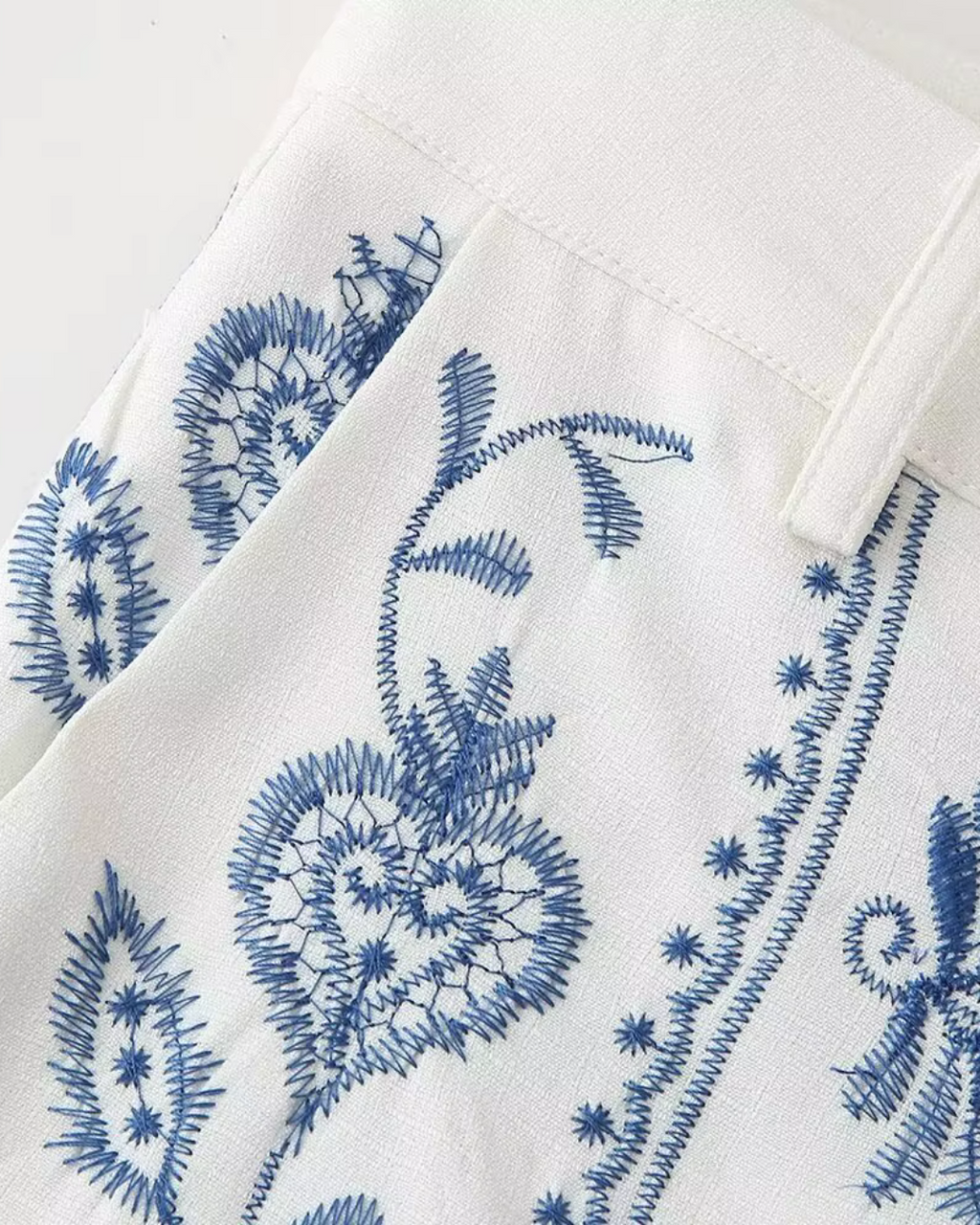 Witte Linnen Broek met Blauwe Borduurwerk voor Dames
