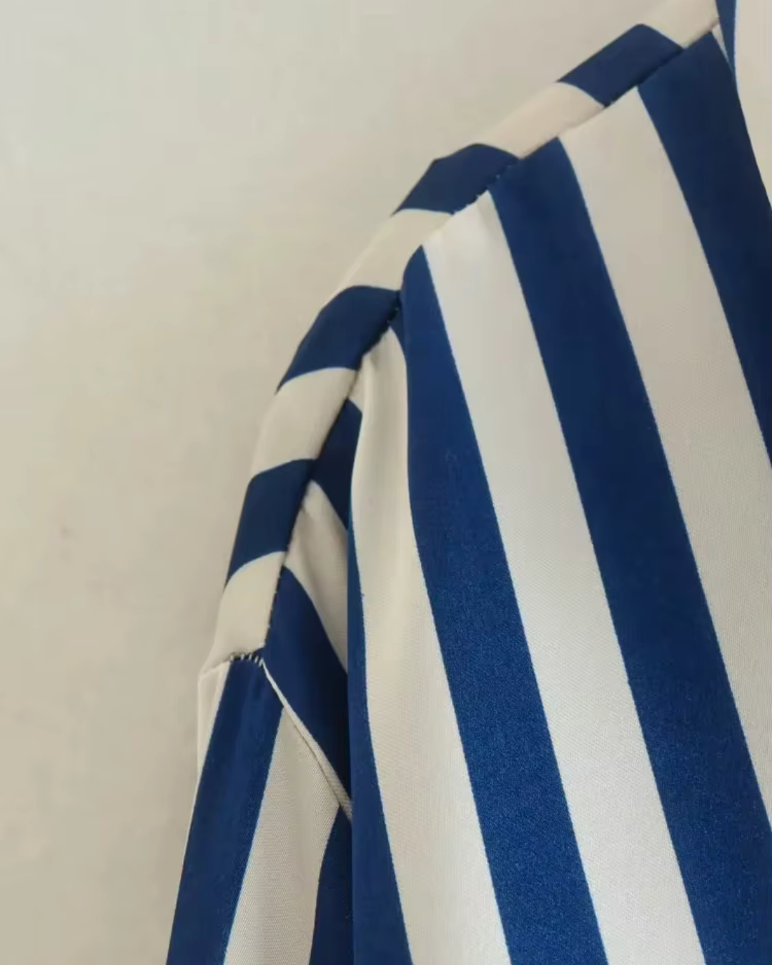 Blauw-Wit Gestreepte Satijnen Blouse voor Dames