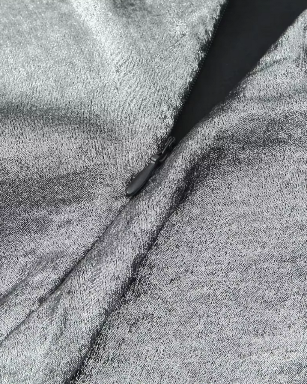 Zilveren Satijnen Jurk met Open Rug voor Dames