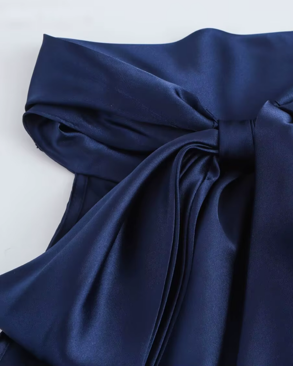 Blauwe Satijnen Halterjurk met Open Rug voor Dames