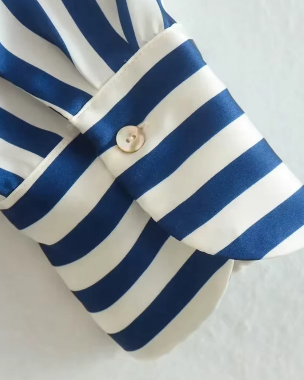 Blauw-Wit Gestreepte Satijnen Blouse voor Dames