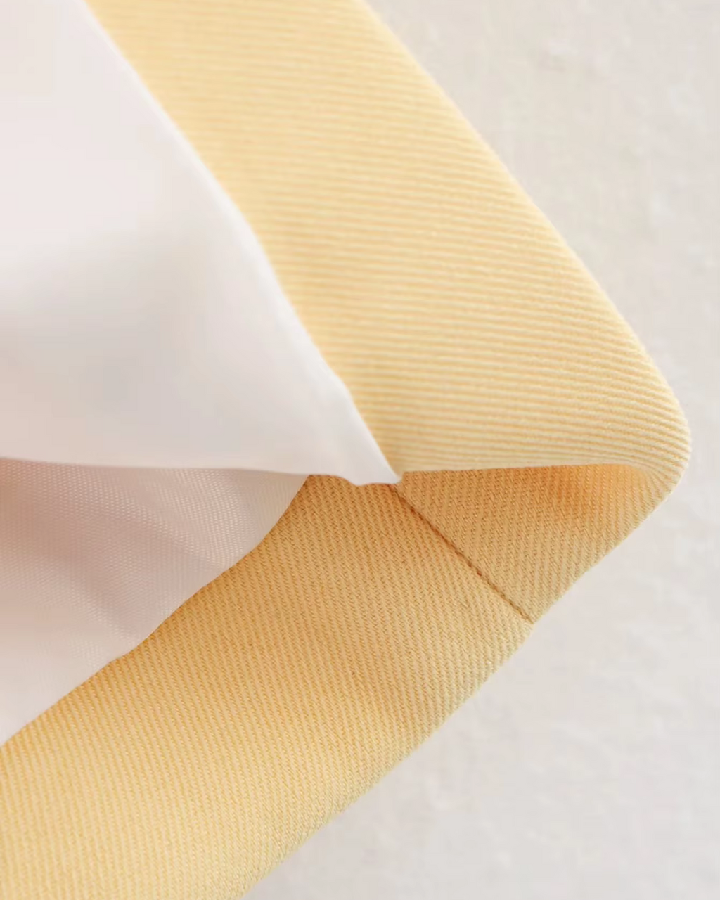 Casual Botergeel Jasje met O-Hals en Knoopjes voor Dames