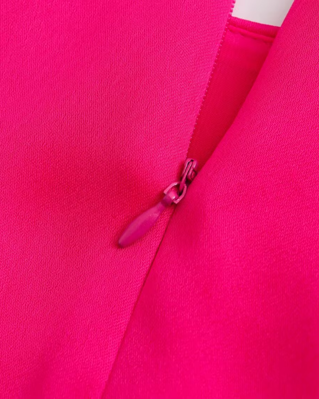 Satijnen Mouwloze Jurk met Ruches en Split voor Dames