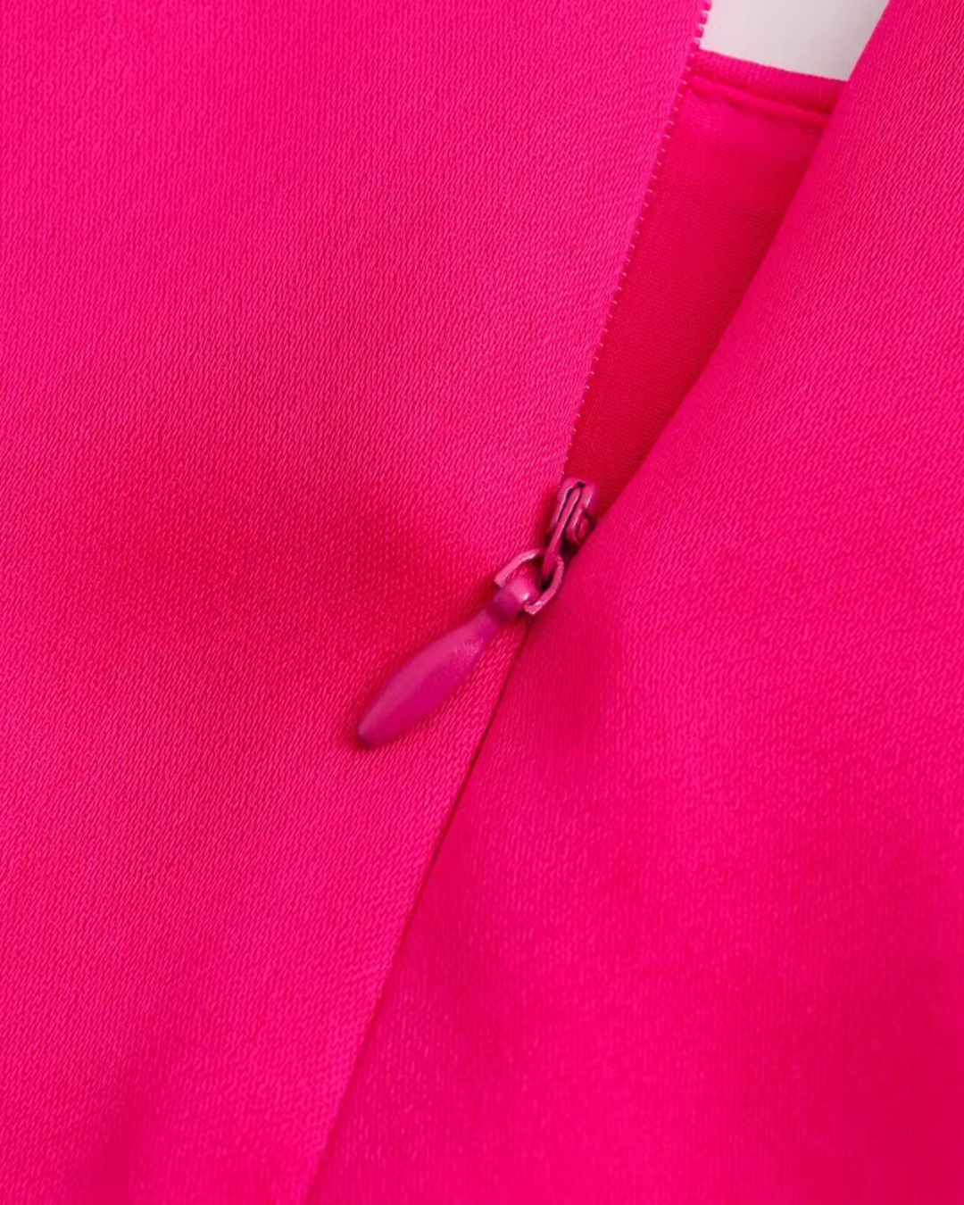 Satijnen Mouwloze Jurk met Ruches en Split voor Dames