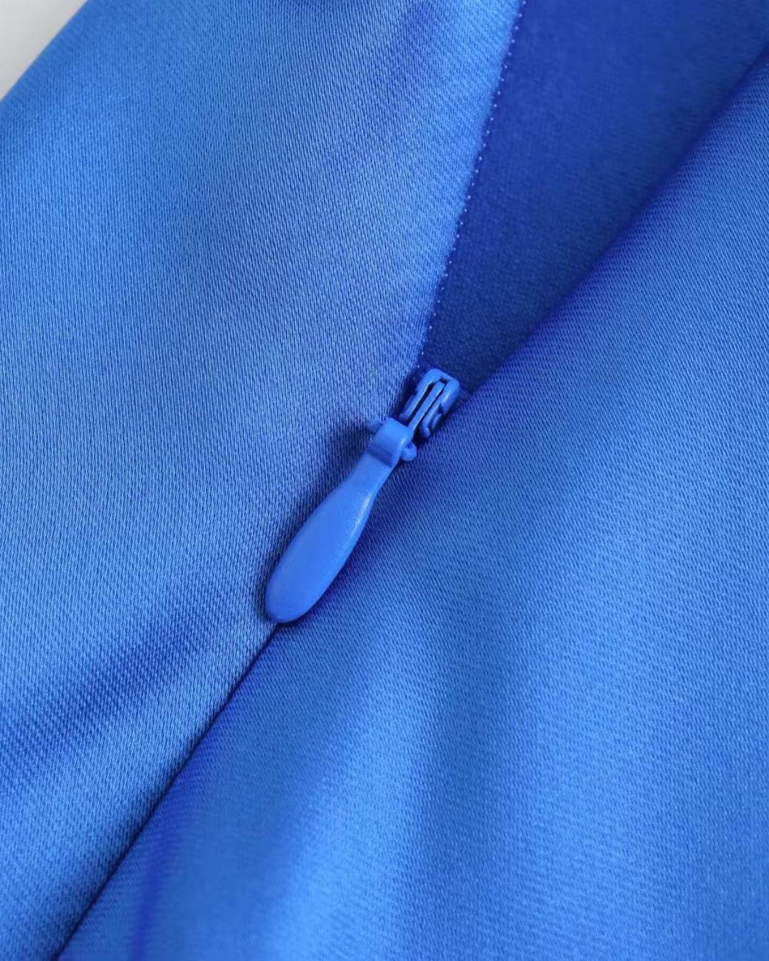 Satijnen V-Hals Midi Jurk met Dunne Bandjes voor Dames